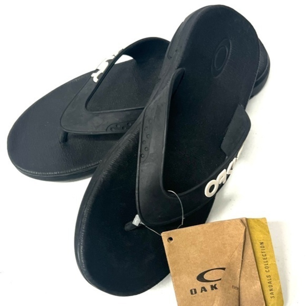 OAKLEY Black Sandals with Contoured Footbed and Durable Straps
